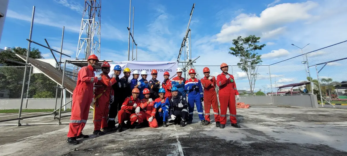 Practical session at an operational site with participants in coveralls