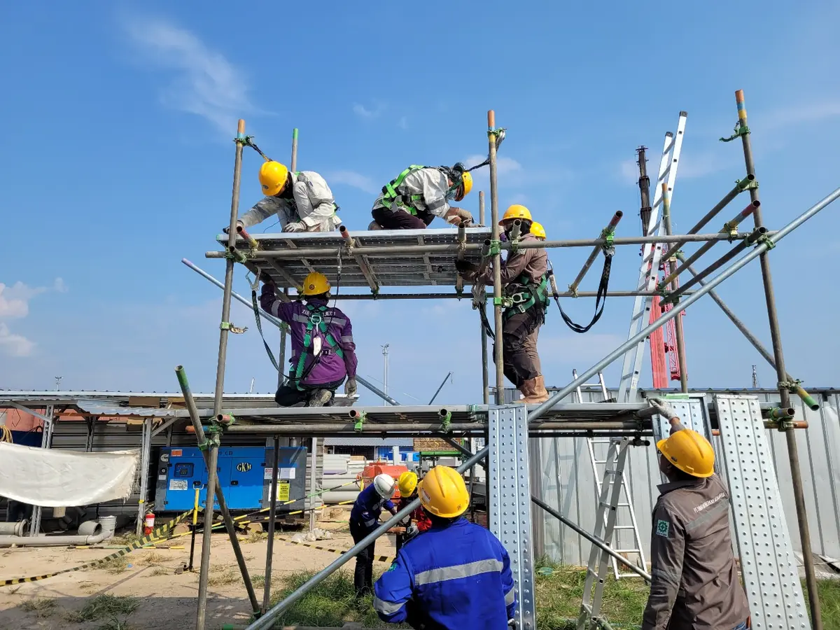 Scaffold erection practice at height during field assessment